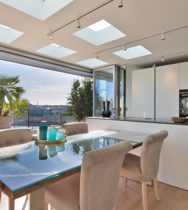 Resa Estates Ibiza te koop penthouse Marina botafoch for sale Ibiza kitchen .jpeg